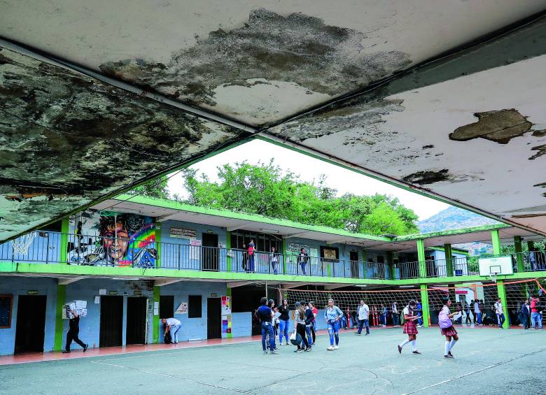 El antes y el después: Medellín invierte $1,2 billones para dejar como nuevos sus 421 colegios