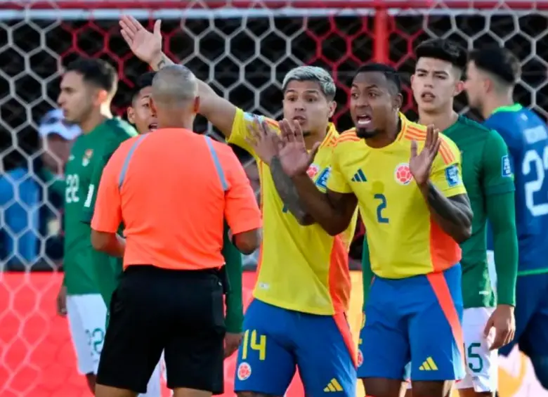 El técnico Néstor Lorenzo tiene alternativas para cambiarle la cara a la Selección de cara al Mundial, pero debe decidir si toca o no la base. FOTO AFP
