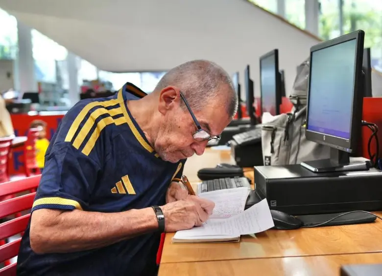 La convocatoria permanece abierta durante todo el año para personas mayores de 15 años residentes en Medellín que cuenten con acceso a internet. FOTO: Cortesía