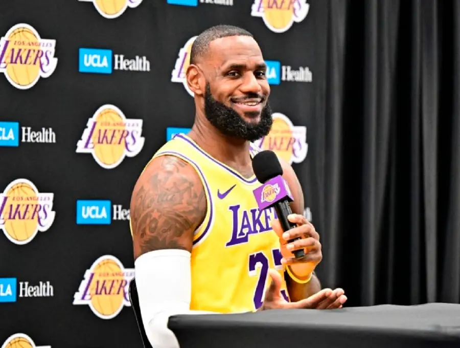 LeBron James, uno de los mejores jugadores en la historia de la NBA. FOTO: AFP
