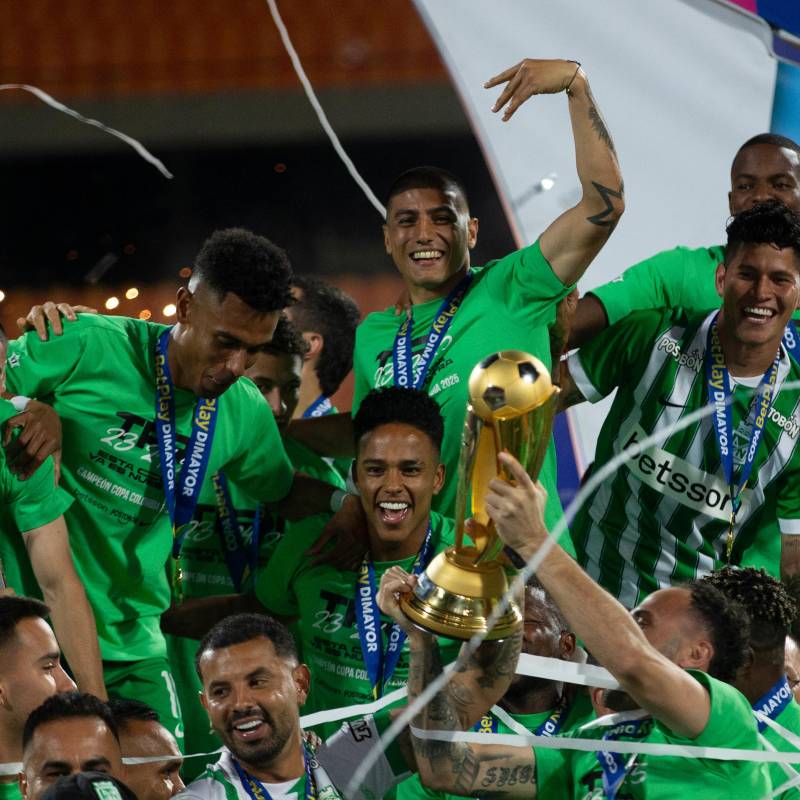 Los disturbios se registraron en la tribuna norte del estadio, zona ocupada por seguidores del Deportivo Independiente Medellín. Foto Camilo Suárez
