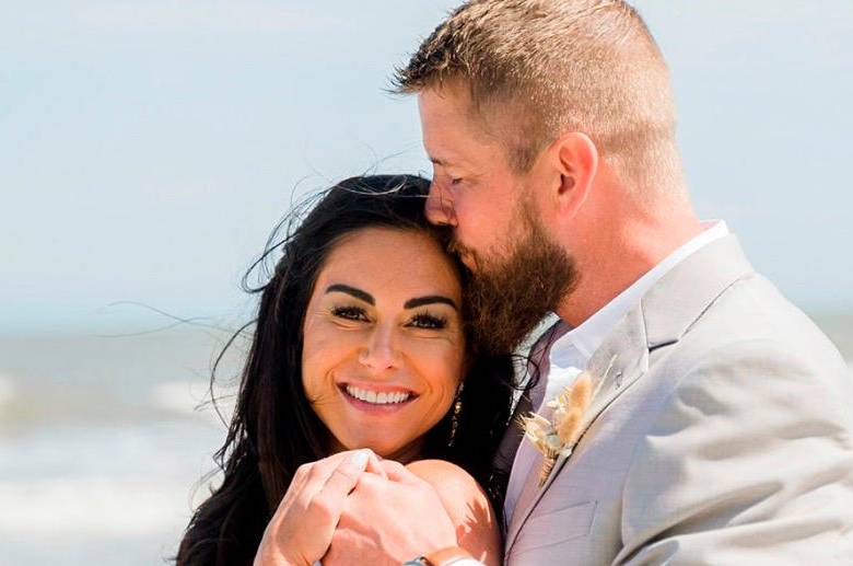 Aric Hutchinson y Samantha Miller se casaron el pasado 28 de abril. FOTO CORTESÍA Annette Hutchinson