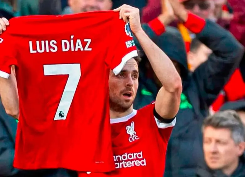 La imagen del gesto solidario de Diogo Jota con Luis Díaz cuando secuestraron a su padre. FOTOS LIVERPOOL FC Y GETTY