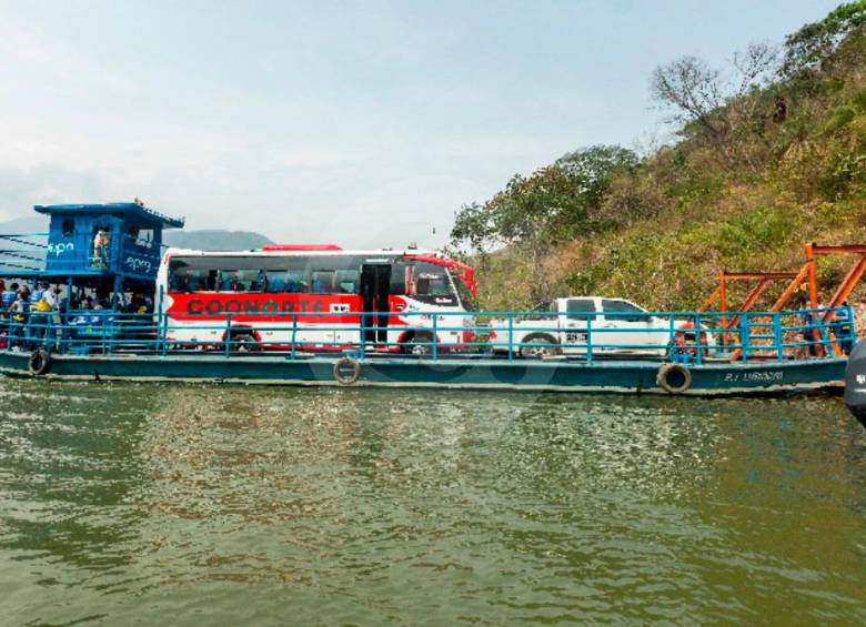 El ferry dispuesto por EPM seguirá prestando servicio de transporte fluvial desde las 7:00 a.m. a las 4:00 p.m. FOTO: CAMILO SUÁREZ