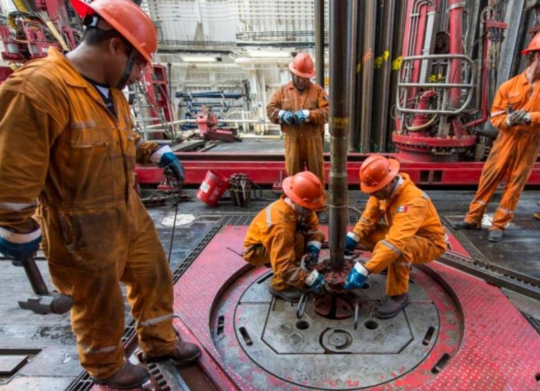 Durante el tercer mes del año se reportó un aviso de descubrimiento en el pozo Tororoi-1 del contrato E&P LLA-87. Además, se perforaron 8 pozos exploratorios y 55 de desarrollo. FOTO AFP