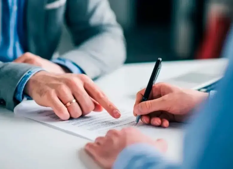 Durante el período de prueba, el trabajador tiene derecho a salario, seguridad social y prestaciones. FOTO: Getty