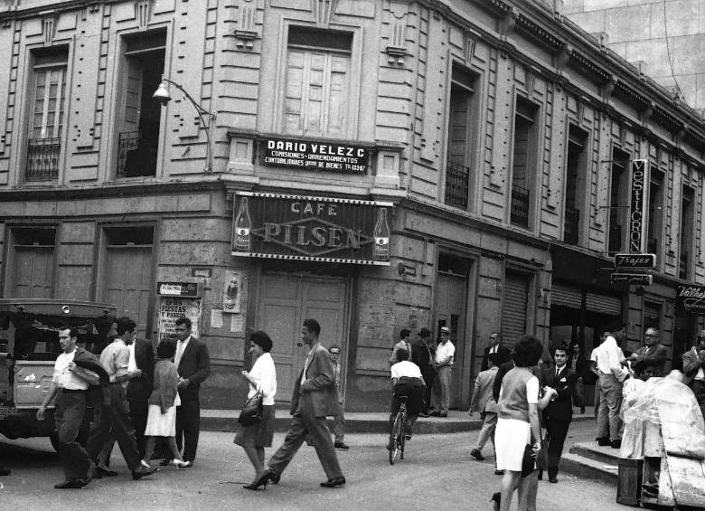 El edificio Constain (1915-1918) fue la primera casa de dos pisos de Medellín. La mandó a construir un sacerdote de nombre Lorenzo de Castrillón. FOTO archivo el colombiano