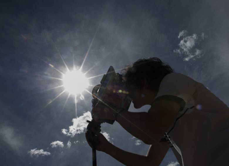 Avistamiento de un eclipse solar en el Parque Explora en Medellín. Foto: Manuel Saldarriaga Quintero
