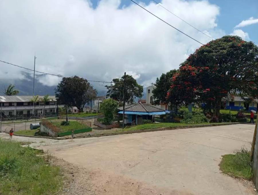 Este es el parque del corregimiento Las Auras, municipio de Briceño, donde ocurrió el ataque con los drones por parte de miembros de las disidencias de las Farc. FOTO: CORTESÍA