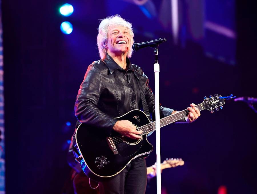 Bon Jovi salió vestido de cuero negro en el primer concierto del Madison Square Garden. FOTO Getty