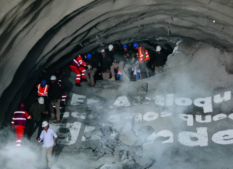 El cale corresponde al encuentro de los frentes de excavación dentro de la montaña, un proceso que confirma la continuidad total del túnel y marca una etapa determinante para su entrada en servicio. FOTO Julio César Herrera. 
