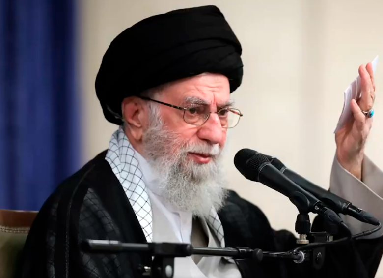 La televisión estatal de Irán confirma la muerte del líder supremo Alí Jamenei. FOTO TOMADA DE X