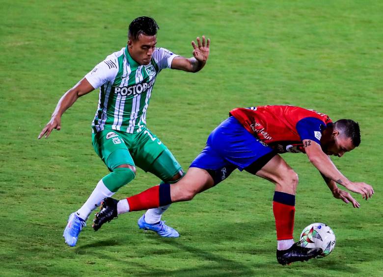 DIM y Nacional disputan el clásico 324. FOTO JAIME PÉREZ