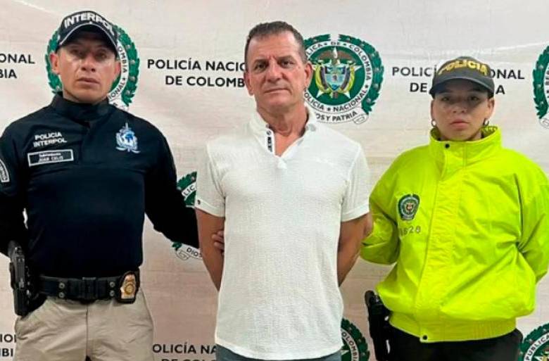 Así fue presentado por las autoridades Massimo Gigliotti, presunto delegado de la mafia italiana en Suramérica. FOTO: CORTESÍA DE LA POLICÍA.