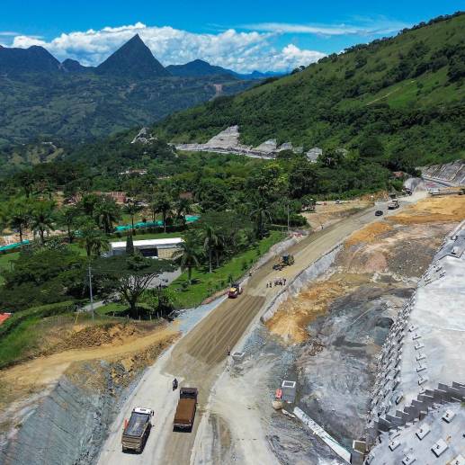 Avance de obras en la concesión Pacífico 1, la autopista con mayores problemas por baches pendientes, incluido el derrumbe que afectó la calzada en la Sinifaná en 2019. FOTO: MANUEL SALDARRIAGA