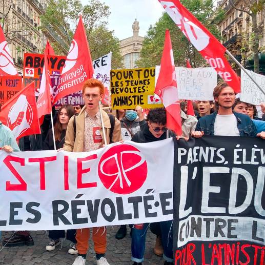 El incidente más grave dentro de las marchas se produjo en París, donde un agente sacó una pistola y apuntó a la multitud al considerar que el vehículo en el que se desplazaba estaba siendo amenazado. FOTO<b><span class="mln_uppercase_mln"> GETTY</span></b>