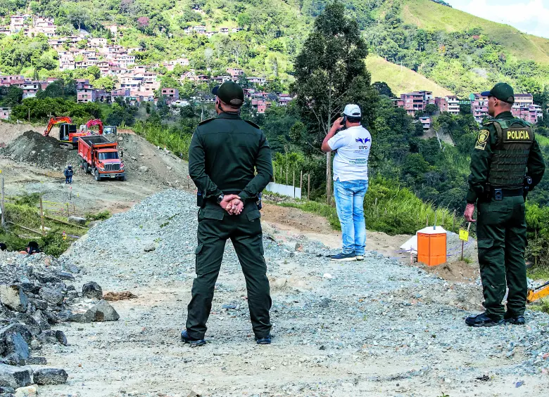 La JEP no descarta ampliar la búsqueda de desaparecidos a otros puntos de Medellín tras el hallazgo de una víctima de la zona Nororiental en La Escombrera. FOTO Jaime Pérez
