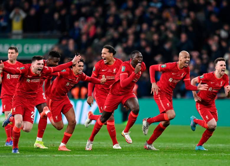 El Liverpool celebra su título tras vencer desde los penales a Chelsea. FOTO TOMADA LIVERPOOL 