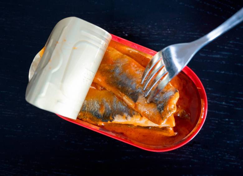 La sardina enlatada, producto importado desde Asia, ha experimentado un incremento del 25% para el consumidor. Los comercializadores aseguran que es difícil sostener los precios ante la confluencia de varios factores que encarecen la cadena. FOTO getty