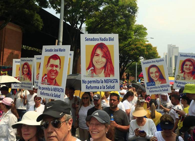 Algunas de las pancartas que se vieron durante la manifestación de este miércoles. FOTO: Julio Herrera.