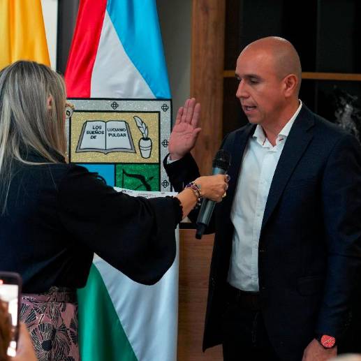 Luis Giovanny Arias Tobón se posesionó este jueves como alcalde en propiedad de Bello hasta el 31 de diciembre. FOTO: CORTESÍA