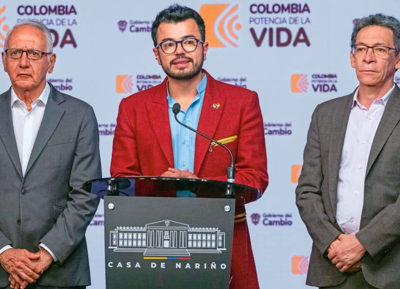 El superintendente de Salud, Luis Carlos Leal, en rueda de prensa sobre la intervención de Sanitas. FOTO CORTESÍA