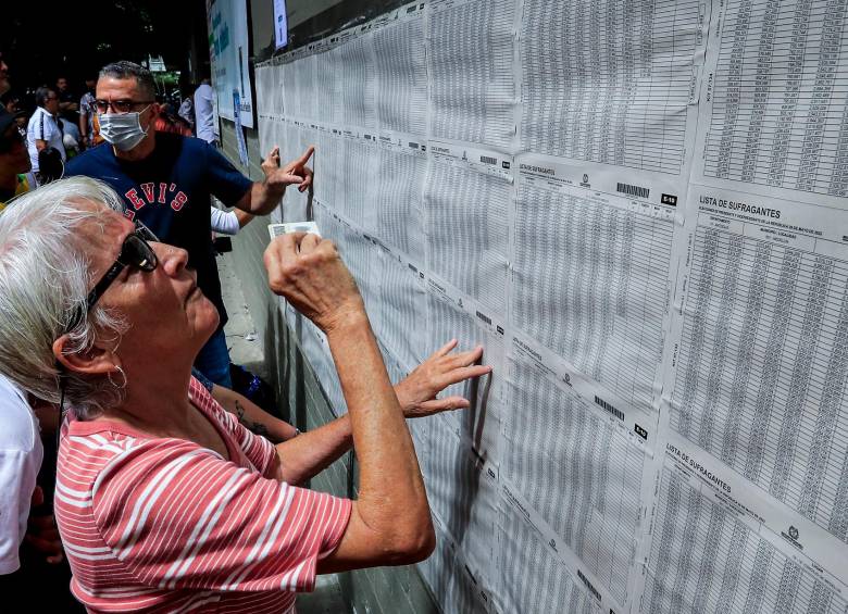 En Colombia están habilitadas para votar 19.582.821 mujeres y 18.446.654 hombres, mientras que en el exterior 529.087 mujeres han podido participar en las urnas y 443.677 hombres han podido acudir a los puestos. Foto: Jaime Pérez