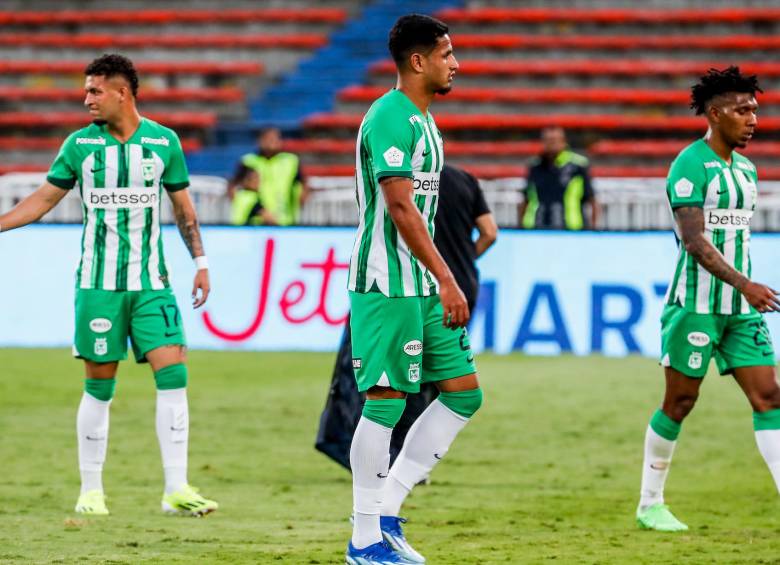 Si Nacional no consigue los 3 puntos en el partido de hoy ante Tolima, cerraría su peor ubicación en una liga desde el Torneo Apertura 2009. En imagen, Andrés Salazar, Eric Ramírez y Joan Castro. FOTO jaime pérez