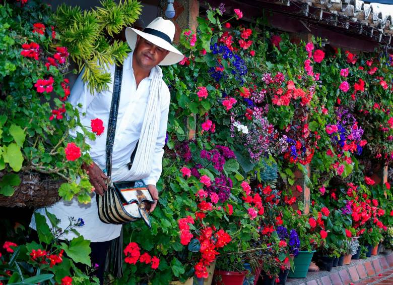 Finca el Pensamiento, ubicada en la vereda el Rosario. Brinda a sus visitantes, extensos jardines multicolores y un amplio conocimiento en floricultura. 