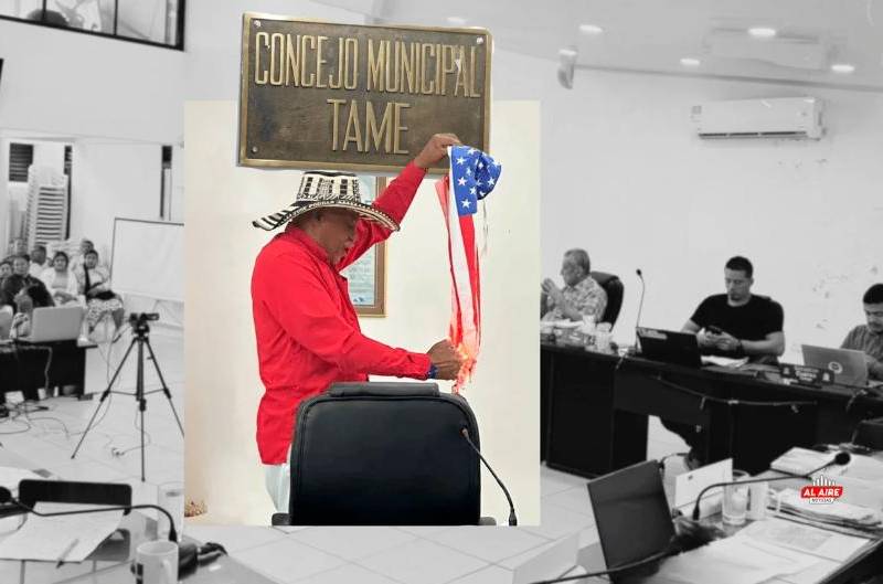 El concejal del Pacto Histórico en Arauca, José Padilla, quemó una bandera estadounidense. FOTO tomada de Al Aire Noticias