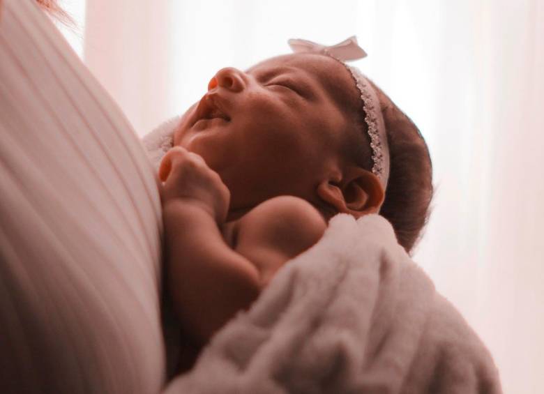 El método canguro es uno de los más eficientes para el desarrollo de estos bebés. FOTO: CORTESÍA