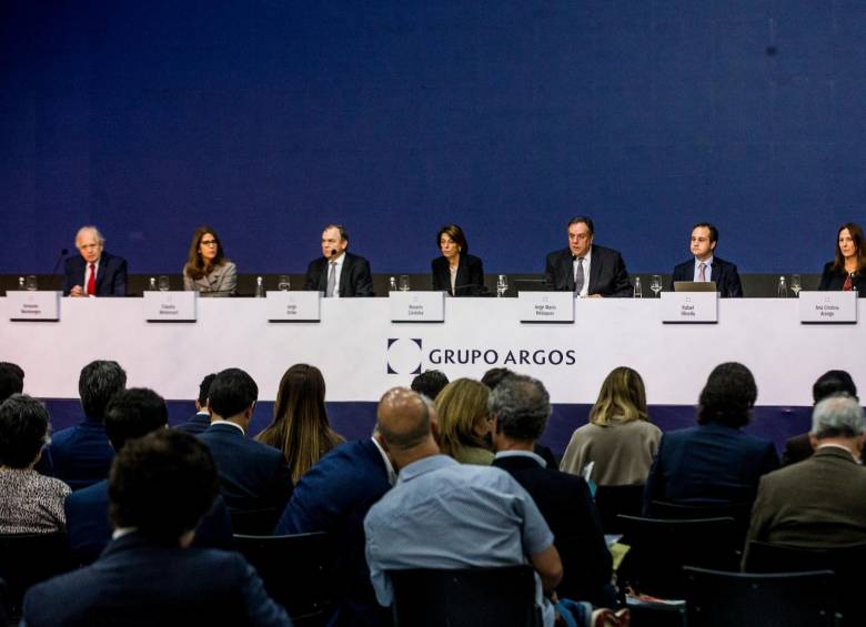 La junta directiva de Grupo Argos reglamentó el programa de readquisición de acciones aprobado en asamblea de socios. FOTO Julio César Herrera