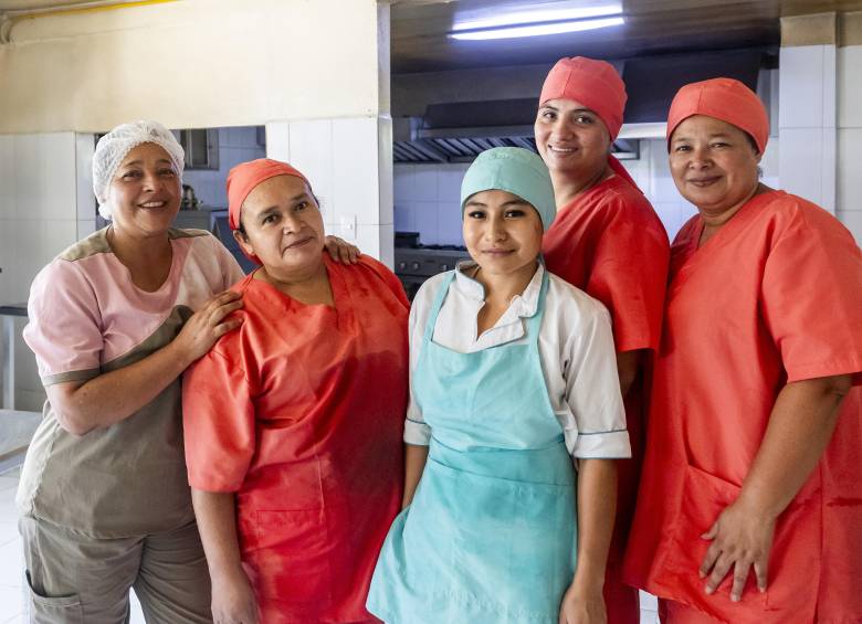 El Guadual prepara cada día entre 250 y 260 desayunos, almuerzos, cenas y refrigerios para los trabajadores de su zona de influencia. Foto: Camilo Suárez. 