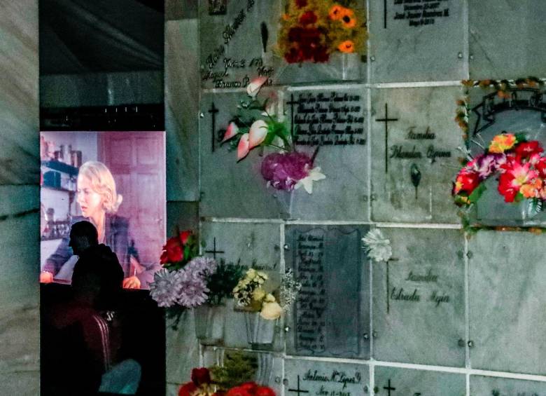 La película Los otros es una historia de fantasmas y de suspenso que conecta muy bien con el público. Fue proyectada en el Cementerio Museo San Pedro. Foto: Jaime Pérez.