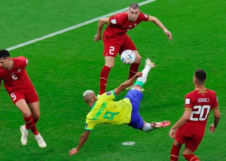 Richarlison fue uno de los grandes protagonistas del Mundial. Anotó tres goles, entre ellos el mejor, el de chalaca ante Serbia. FOTO AFP
