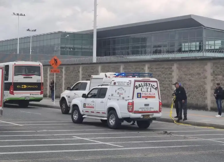 La Policía refuerza operativos de seguridad en el aeropuerto El Dorado para prevenir robos. FOTO redes sociales