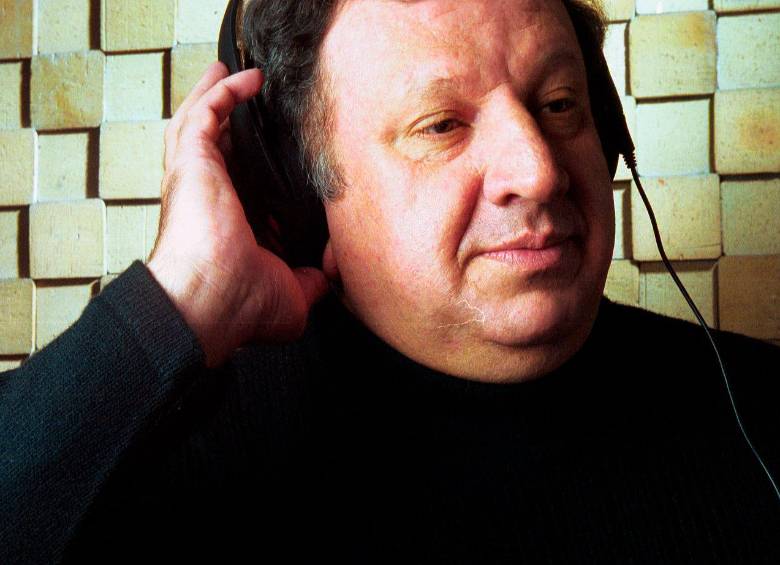 Benjamín Castro Salazar, periodista, locutor y maestro de la voz, deja un legado en la radio antioqueña tras su paso por Caracol Radio, RCN y Teleantioquia. FOTO EL COLOMBIANO
