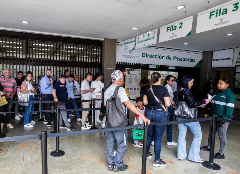 La Procuraduría alertó por “posibles focos de corrupción” en el sistema de asignación de citas para adquirir el documento. FOTO: Jaime Pérez