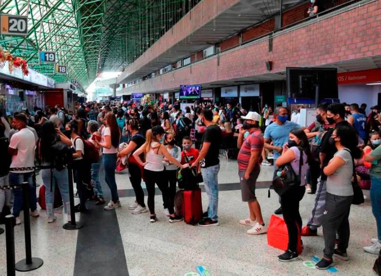 Viajar por terminales de Medellín es más fácil ahora pues se pueden adquirir los tiquetes en línea sin necesidad de hacer fila. FOTO: EL COLOMBIANO