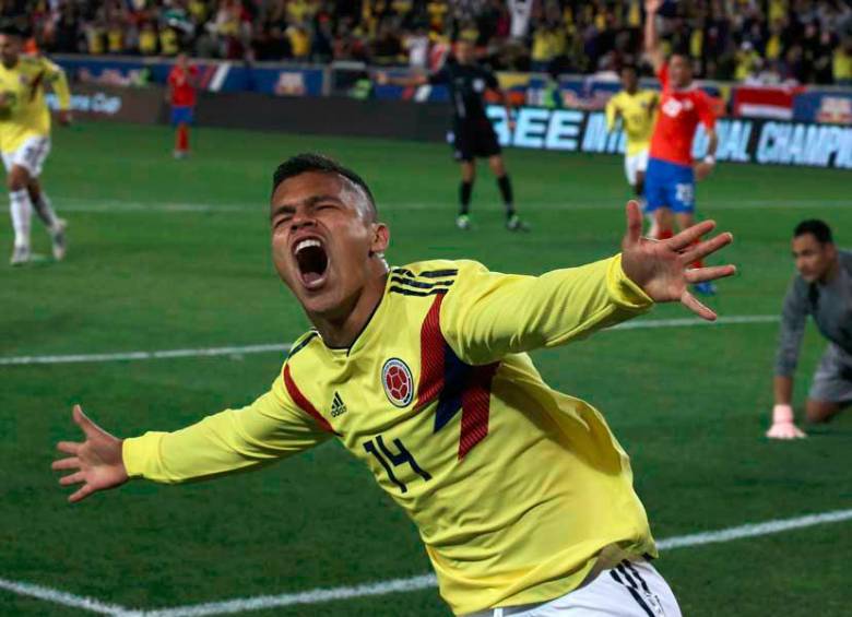 En 2018, cuando debutó con la Selección Colombia, Juan Camilo Hernández celebró el que es el gol más rápido que ha anotado un debutante con la camiseta tricolor, 32 segundos. FOTO FCF