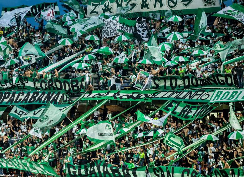 La hinchada verde deberá trasladarse nuevamente a otra ciudad para acompañar a Nacional en el inicio de la Liga Betplay-2. FOTO JAIME PÉREZ