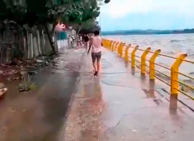 Olas han golpeado fuerte durante la tarde la tierra firme del archipiélago por causa de los vientos. FOTO: Cortesía 