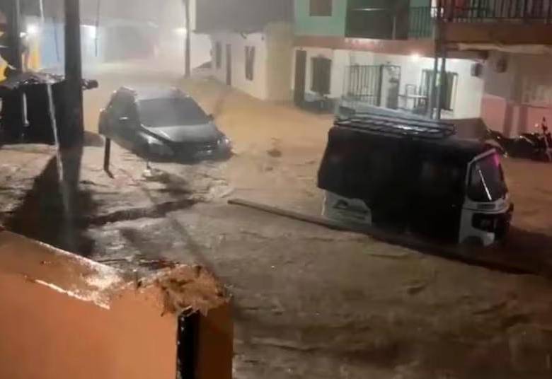 El aguacero duró desde las 8:00 p.m. del miércoles y se prolongó casi hasta la medianoche. FOTO: CORTESÍA ALCALDÍA