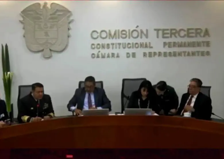 El vicealmirante Norman Cabrera (segundo de izquierda a derecha), durante el debate en la Cámara de Representantes. FOTO: TOMADA DE VIDEO.