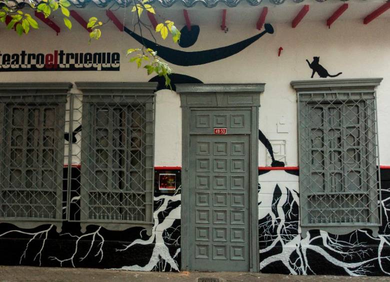 Fachada de El Trueque, casa teatral objeto de polémica en el cierre del Festival de Teatro Comfama. FOTO Camilo Suárez 