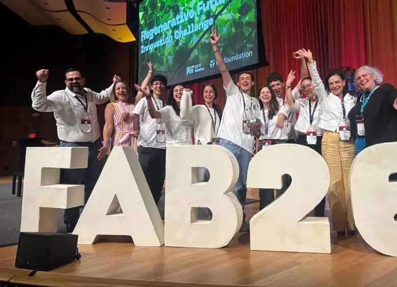 El premio lo recibieron en la FAB26 Boston, la cumbre global más grande sobre fabricación digital, tecnología e innovación. FOTO: Cortesía.