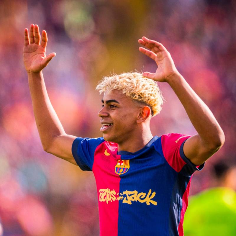 Lamine Yamal, candidato tras ganar el Mundial-2026 y consagrarse con Barcelona campeón de La Liga de España (siendo elegido el Jugador del Año del torneo) y levantar la Supercopa de España. FOTO: AFP