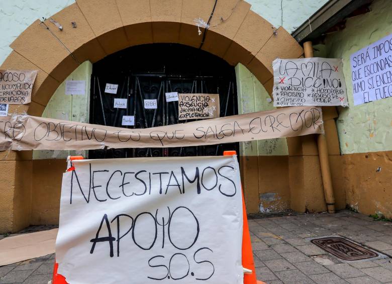 Un lío laboral en un colegio en La Milagrosa terminó con 1.700 estudiantes afectados y docentes amenazados 