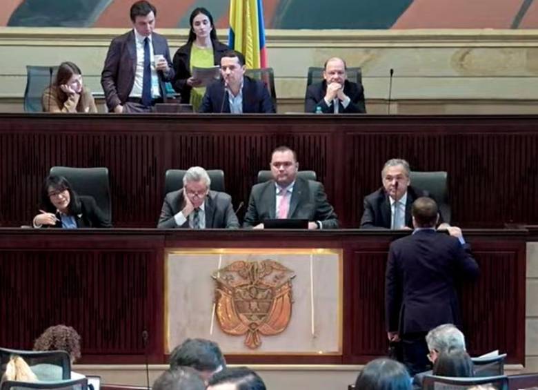 Con presencia del ministro de Hacienda, Germán Ávila, se celebró en el Congreso el debate del proyecto de reforma tributaria. FOTO tomada de YouTube