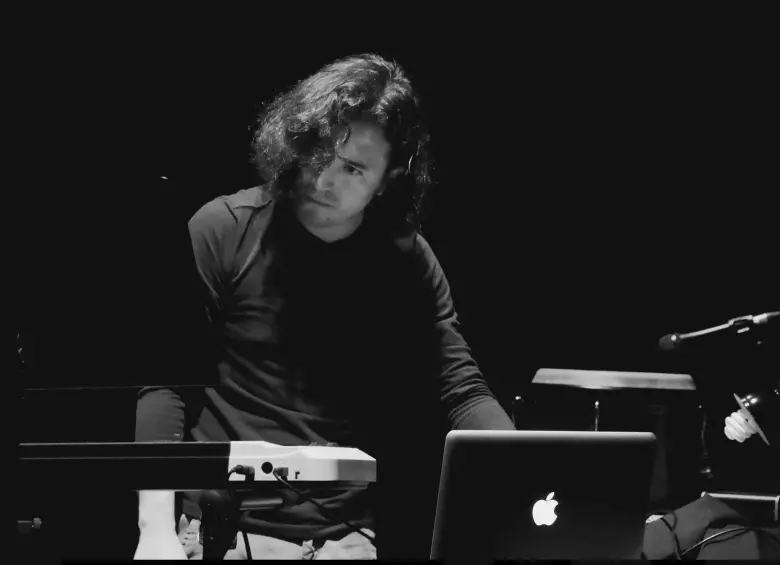 Fredy Vallejos es un músico colombiano que experimenta con sonidos y patrones que responden a la imparidad rítmica. FOTO: Cortesía
